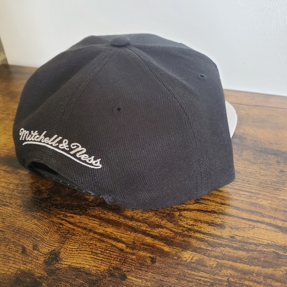Los Angeles Lakers Mitchell & Ness Two Tone Black/Gray Snapback Hat/Cap - Picture 6 of 9
